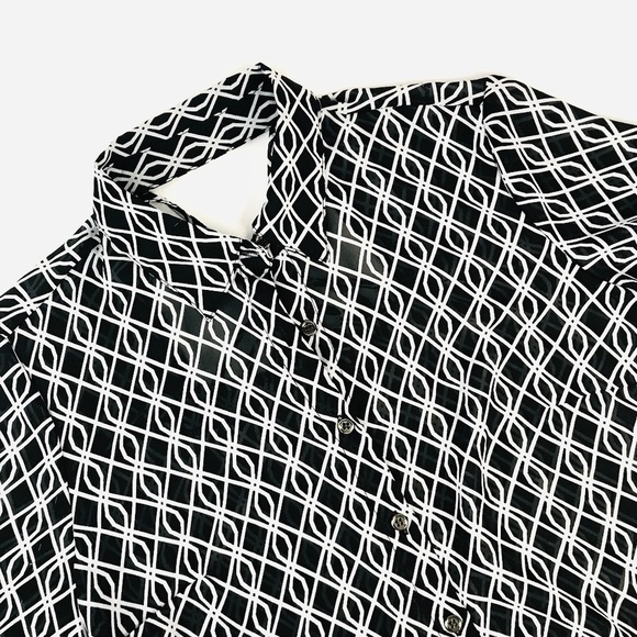 💙 5 for $25 💙 Unique Black & White Print Blouse - Picture 2 of 4